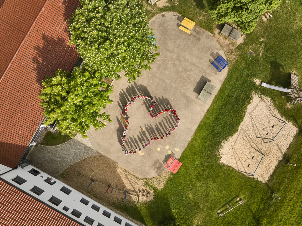 Grundschule Haag-Wolkar – Das Herz im Pausenhof